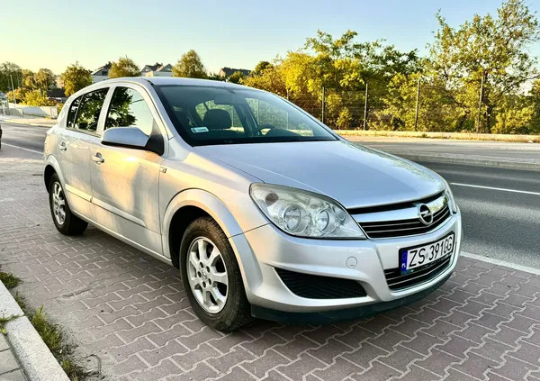 samochody osobowe Opel Astra cena 10900 przebieg: 201300, rok produkcji 2008 z Szczecin